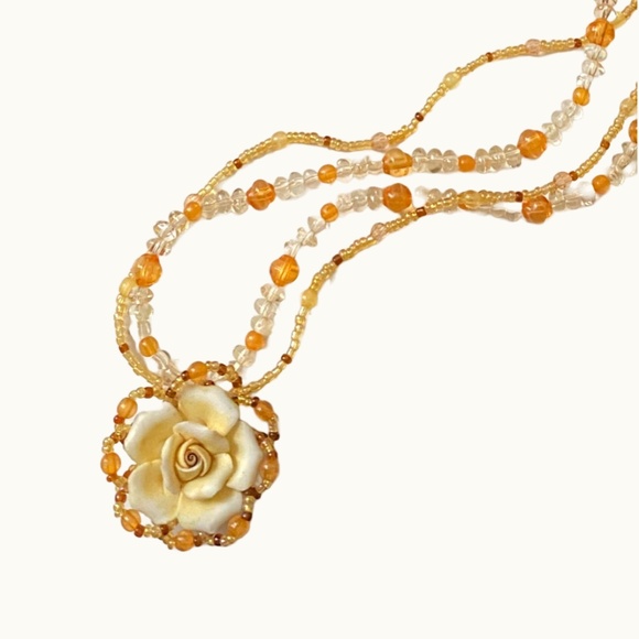 Sculpted Rose Beaded Necklace - Picture 4 of 7